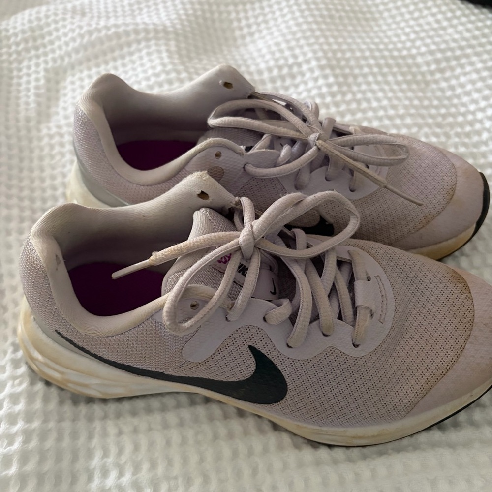 Nike Women’s Pale Pink Athletic Trainers with Black Swoosh